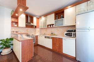 Kuchyň nebo kuchyňský kout v ubytování Apartments with WiFi Split - 18120