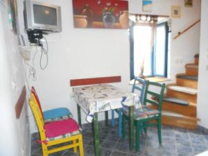 a dining room with a table and chairs at Apartments by the sea Susak, Losinj - 18202 in Susak