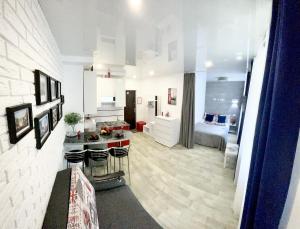a room with a kitchen and a living room at Apartment Studio London 2 in Irpin