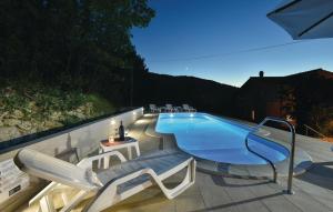 Fotografia z galérie ubytovania Family friendly house with a swimming pool Srinjine, Split - 18256 v destinácii Srinjine
