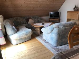 a living room with a couch and a table at Haeberlhaus in Königstein in der Oberpfalz