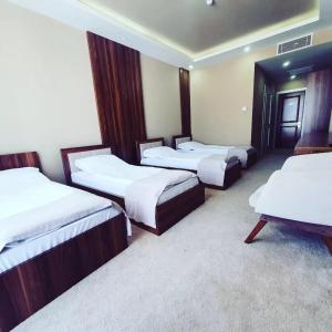 Cama ou camas em um quarto em Lankaran Olimpiya Hotel