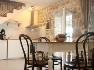 Kuchyňa alebo kuchynka v ubytovaní Holiday house with a parking space Mokalo, Peljesac - 18303