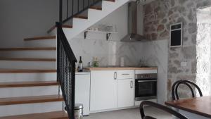 Kuchyňa alebo kuchynka v ubytovaní Holiday house with a parking space Mokalo, Peljesac - 18303