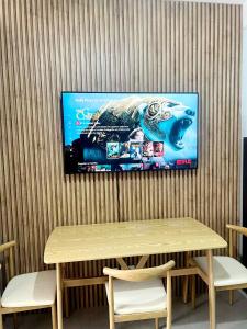 Televisyen dan/atau pusat hiburan di STEFF'S CONDO 1291 @ Shore 2 Pasay City