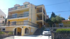 Fotografia z galérie ubytovania Apartments by the sea Slatine, Ciovo - 18311 v Slatine
