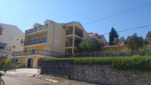 Fotografia z galérie ubytovania Apartments by the sea Slatine, Ciovo - 18311 v Slatine