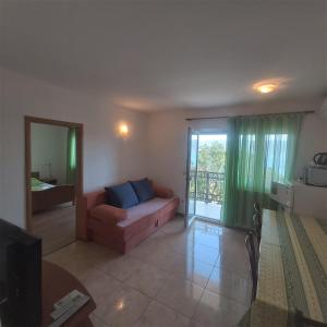 Fotografia z galérie ubytovania Apartments by the sea Slatine, Ciovo - 18311 v Slatine