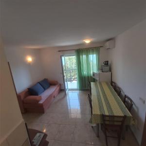 Fotografia z galérie ubytovania Apartments by the sea Slatine, Ciovo - 18311 v Slatine