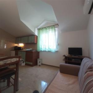 Fotografia z galérie ubytovania Apartments by the sea Slatine, Ciovo - 18311 v Slatine