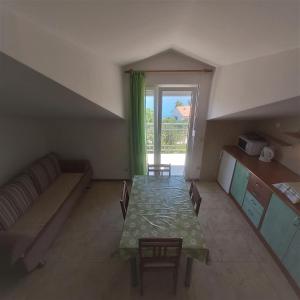 Fotografia z galérie ubytovania Apartments by the sea Slatine, Ciovo - 18311 v Slatine