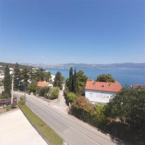Fotografia z galérie ubytovania Apartments by the sea Slatine, Ciovo - 18311 v Slatine