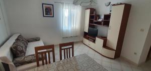 Fotografia z galérie ubytovania Apartments by the sea Sutivan, Brac - 18299 v Sutivane + 7 fotografií