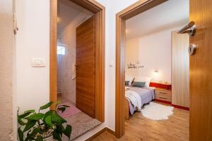 Postel nebo postele na pokoji v ubytování Family friendly house with a swimming pool Sukosan, Zadar - 17965 + 11 fotografií