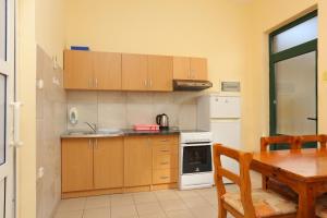 Kuchyň nebo kuchyňský kout v ubytování Apartments by the sea Rogoznica - 18167 + 11 fotografií