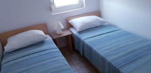 Katil atau katil-katil dalam bilik di Apartments by the sea Nevidjane, Pasman - 18427