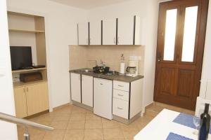 Kuchyňa alebo kuchynka v ubytovaní Apartments with a parking space Moscenicka Draga, Opatija - 18440 + 15 fotografií