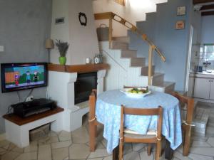 Fotografie z fotogalerie ubytování Holiday house with a parking space Pisak, Omis - 18432 v destinaci Mimice