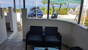 Fotografia z galérie ubytovania Apartments by the sea Slatine, Ciovo - 18481 v Slatine