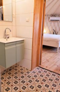 Moonlight Suite Arad צימר אור הירח, ערד客房内的一张或多张床位