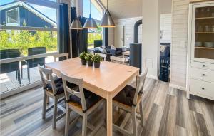 a kitchen and dining room with a wooden table and chairs at Awesome Home In Krems Iiwarderbrück in Göls