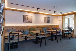 Posedenie v ubytovaní Gasthof-Pension Wulfenia