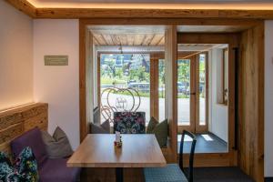 Posedenie v ubytovaní Gasthof-Pension Wulfenia
