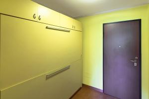 an empty room with a door and some cabinets at Capanna in Prato Nevoso