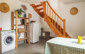 a kitchen with a washing machine and a staircase at Stunning Home In Grzybowo in Grzybowo