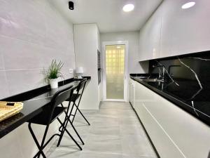 Zdjęcie z galerii obiektu Precioso Apartamento reformado en Dama de Noche w Marbelli