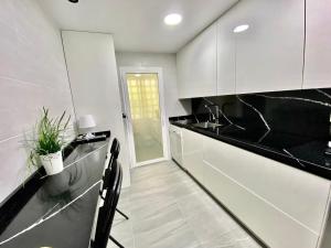 Zdjęcie z galerii obiektu Precioso Apartamento reformado en Dama de Noche w Marbelli