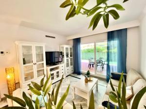 Zdjęcie z galerii obiektu Precioso Apartamento reformado en Dama de Noche w Marbelli