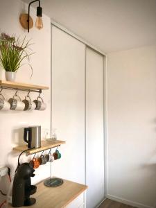 Photo de la galerie de l'établissement "Le Physalis" Élégant studio à 2 pas de Grenoble proche Tram, à Fontaine