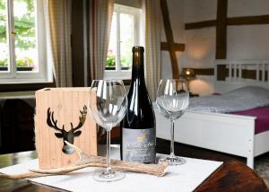 a bottle of wine and two glasses on a table at Burgmannenhaus in Steinau an der Straße