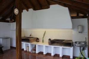 a room with two white benches in a kitchen at Cerezal 1 in Los Cándanos