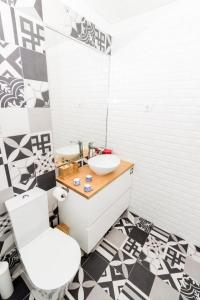 a bathroom with a sink and a toilet in it at Oporto Modern Apartments - Campanha Train Station in Porto