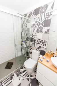 a bathroom with a toilet and a shower at Oporto Modern Apartments - Campanha Train Station in Porto