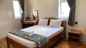 Postel nebo postele na pokoji v ubytování HOTEL NGUYEN ANH