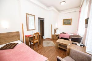 Posteľ alebo postele v izbe v ubytovaní Hotel Džbán