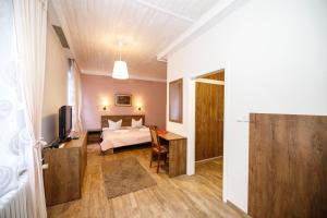 Posteľ alebo postele v izbe v ubytovaní Hotel Džbán