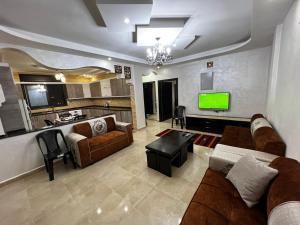 Η κουζίνα ή μικρή κουζίνα στο Amro Petra Apartment