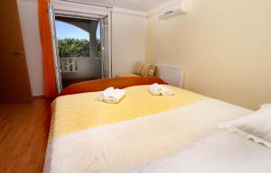 Ein Bett oder Betten in einem Zimmer der Unterkunft Apartments Marin