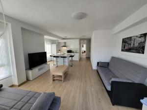 TV a/nebo společenská místnost v ubytování ÁTICO octava planta cerca de Murcia con vistas a la sierra.