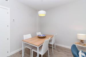 Фотография из галереи LivinMálaga Los Álamos Suites II в городе Торремолинос
