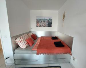 Tower Apartment with private terrace next to UNO客房内的一张或多张床位