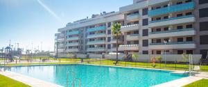 Бассейн в LivinMálaga Los Álamos Suites II или поблизости
