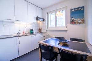 Kuchyň nebo kuchyňský kout v ubytování Viktoria B42 by Arosa Holiday