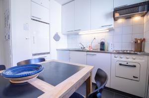 Kuchyň nebo kuchyňský kout v ubytování Viktoria B42 by Arosa Holiday