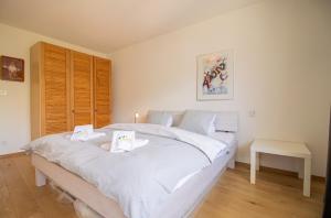 Postel nebo postele na pokoji v ubytování Viktoria B42 by Arosa Holiday