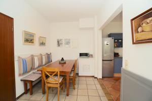 Kuchyň nebo kuchyňský kout v ubytování Ferienwohnung Seestern in zentraler Lage von Eckernförde